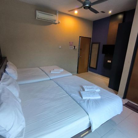 Golden Guest House Куантан Екстериор снимка
