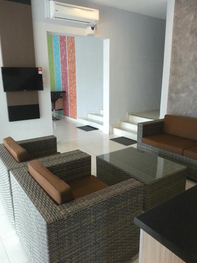 Golden Guest House Куантан Екстериор снимка