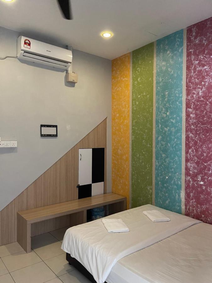 Golden Guest House Куантан Екстериор снимка