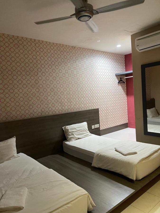 Golden Guest House Куантан Екстериор снимка