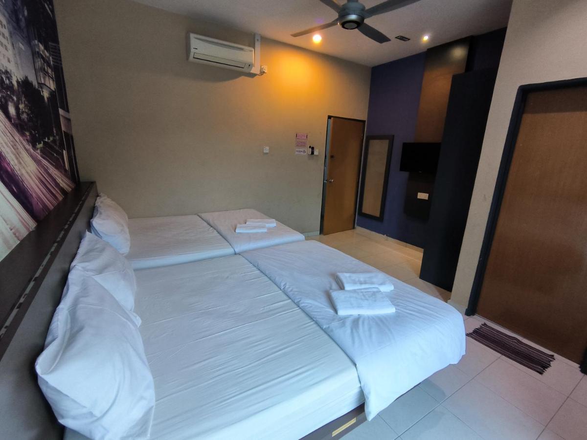 Golden Guest House Куантан Екстериор снимка